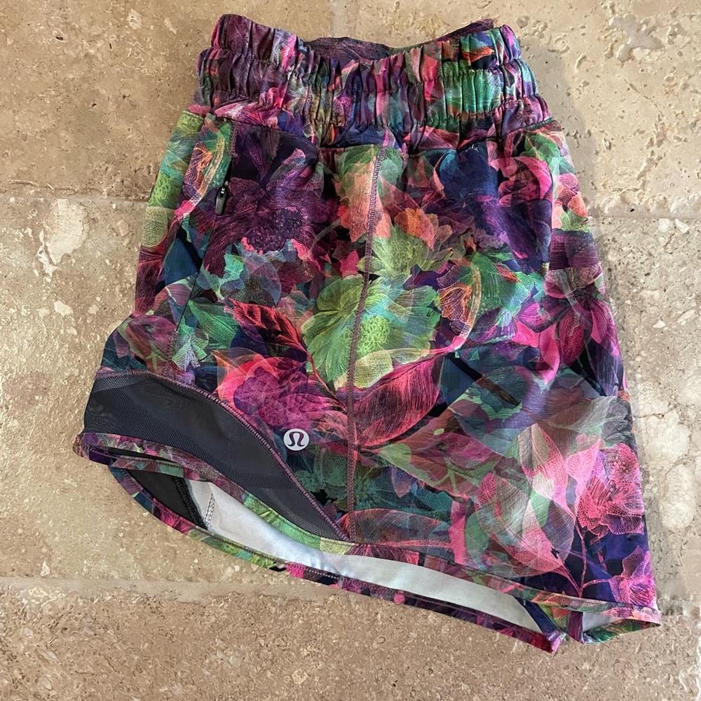 Lululemon Hottie Hotty hot shorts 8